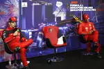 Foto zur News: Charles Leclerc (Ferrari) und Carlos Sainz (Ferrari)