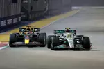 Foto zur News: Max Verstappen (Red Bull) und Lewis Hamilton (Mercedes)