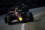 Foto zur News: Sergio Perez (Red Bull) und Charles Leclerc (Ferrari)