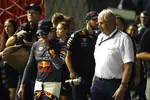 Foto zur News: Sergio Perez (Red Bull) und Helmut Marko