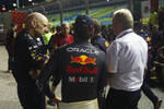 Foto zur News: Sergio Perez (Red Bull), Adrian Newey und Helmut Marko