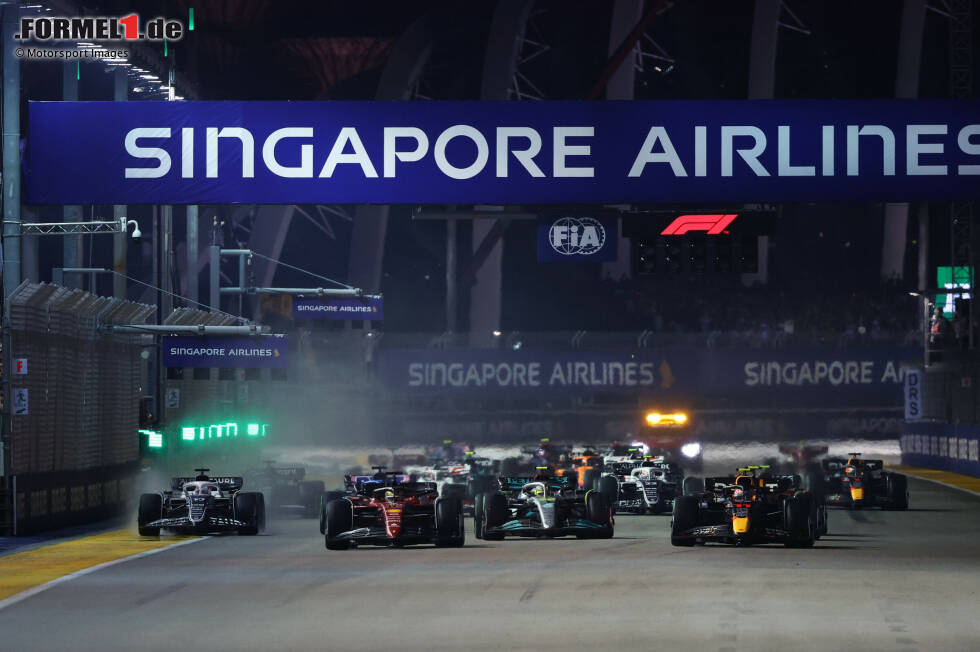 Foto zur News: Charles Leclerc (Ferrari), Sergio Perez (Red Bull), Lewis Hamilton (Mercedes) und Pierre Gasly (AlphaTauri)