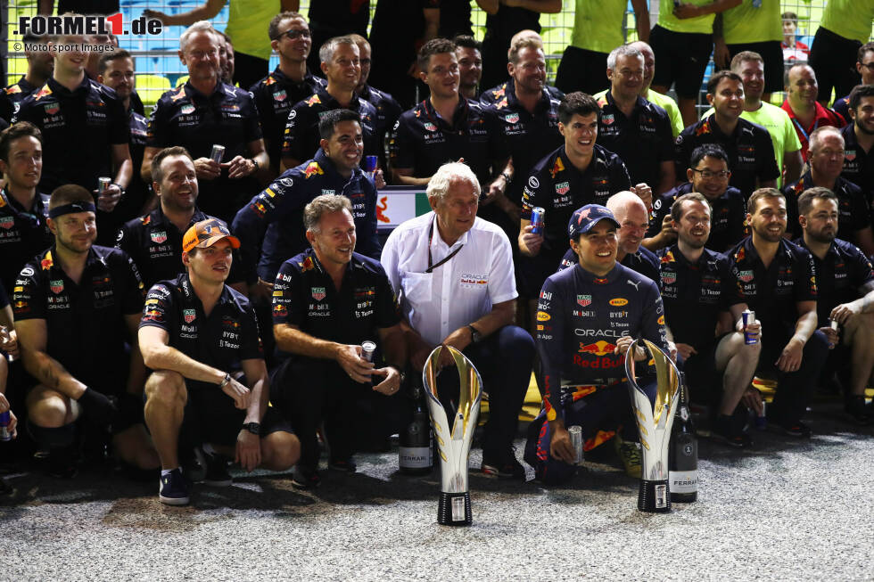 Foto zur News: Max Verstappen (Red Bull), Christian Horner, Helmut Marko, Sergio Perez (Red Bull) und Adrian Newey
