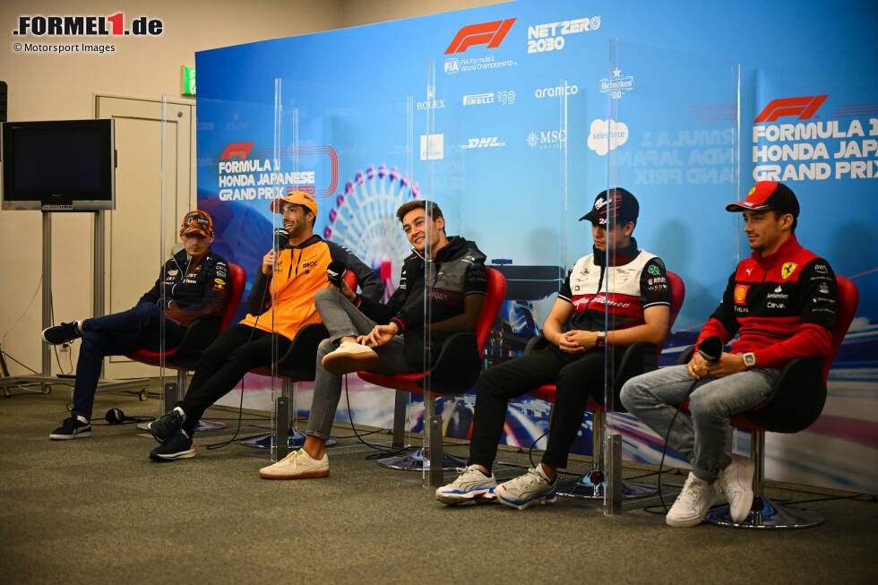 Foto zur News: Guanyu Zhou (Alfa Romeo), Max Verstappen (Red Bull), Daniel Ricciardo (McLaren), George Russell (Mercedes) und Charles Leclerc (Ferrari)