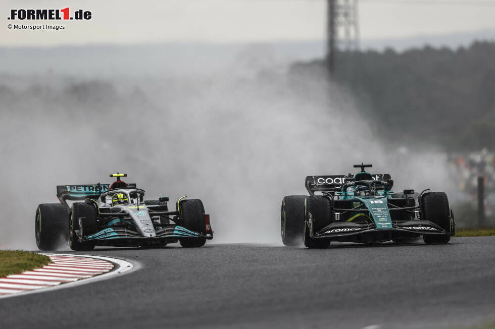 Foto zur News: Lance Stroll (Aston Martin) und Lewis Hamilton (Mercedes)
