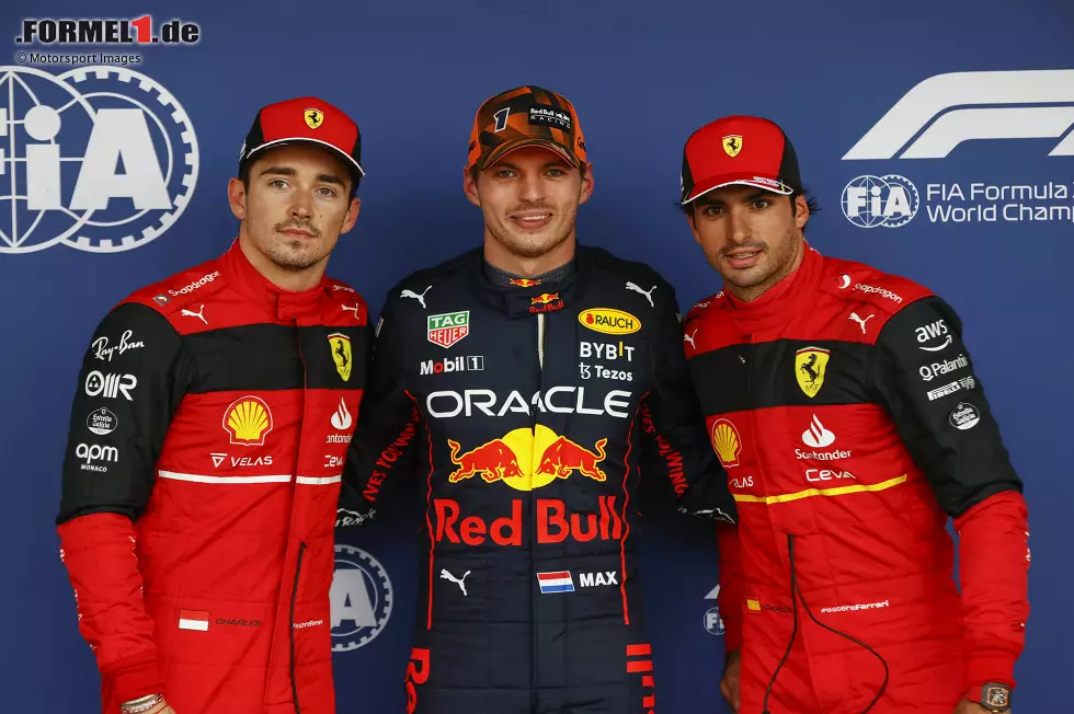 Foto zur News: Charles Leclerc (Ferrari), Max Verstappen (Red Bull) und Carlos Sainz (Ferrari)