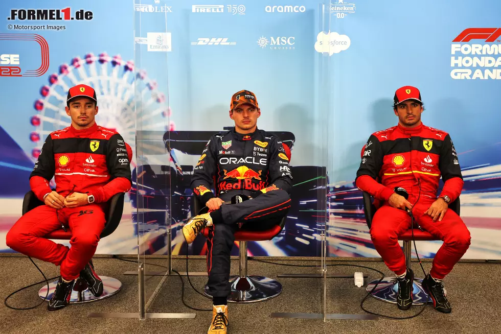 Foto zur News: Charles Leclerc (Ferrari), Max Verstappen (Red Bull) und Carlos Sainz (Ferrari)