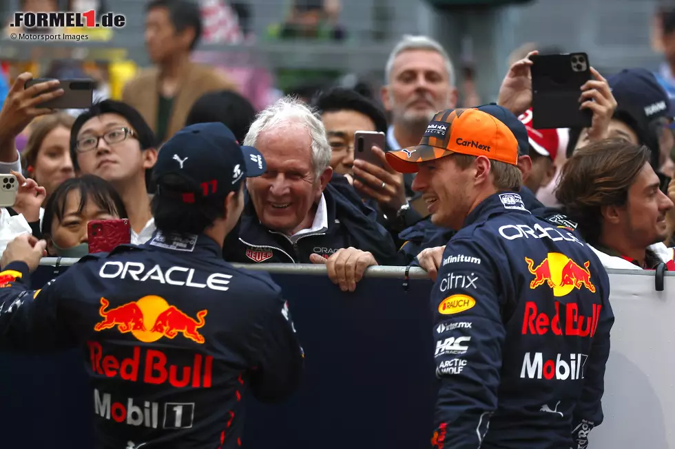 Foto zur News: Max Verstappen (Red Bull), Sergio Perez (Red Bull) und Helmut Marko