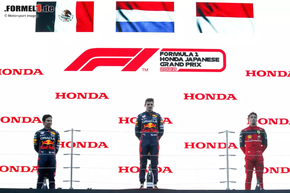 Foto zur News: Sergio Perez (Red Bull), Max Verstappen (Red Bull) und Charles Leclerc (Ferrari)