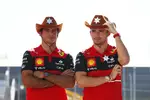 Foto zur News: Carlos Sainz (Ferrari) und Charles Leclerc (Ferrari)