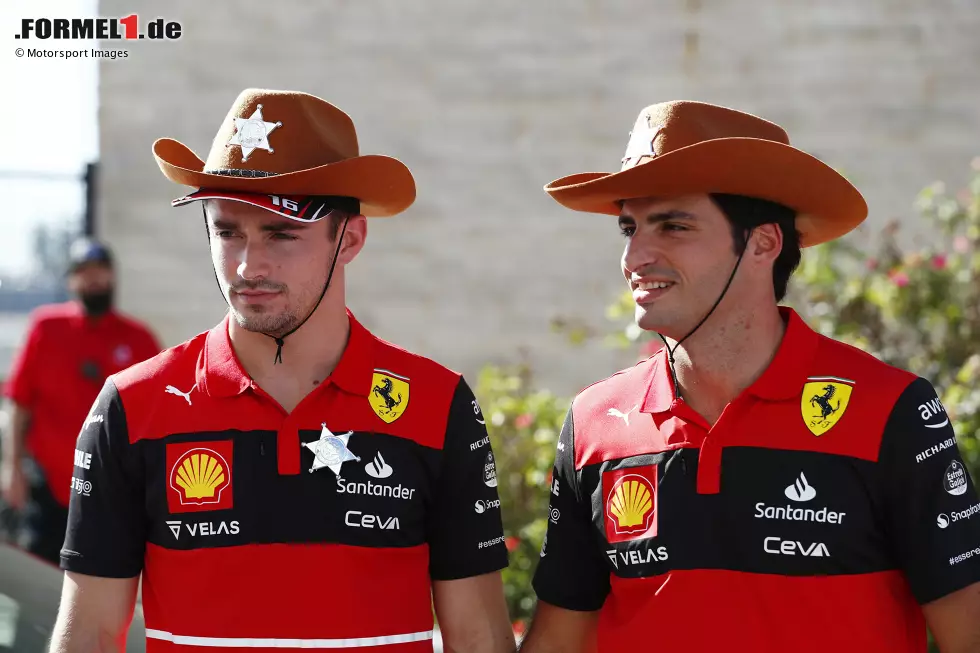 Foto zur News: Charles Leclerc (Ferrari) und Carlos Sainz (Ferrari)