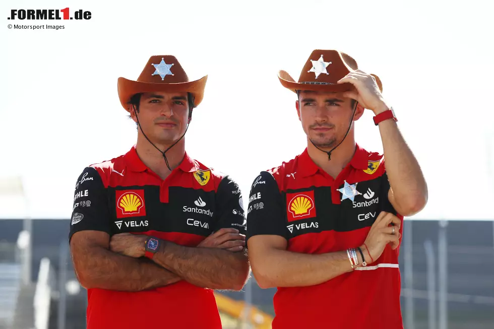 Foto zur News: Carlos Sainz (Ferrari) und Charles Leclerc (Ferrari)