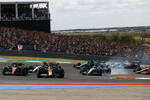 Foto zur News: Max Verstappen (Red Bull), Carlos Sainz (Ferrari) und Lewis Hamilton (Mercedes)