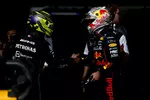 Foto zur News: Lewis Hamilton (Mercedes) und Max Verstappen (Red Bull)