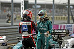 Foto zur News: Kevin Magnussen (Haas) und Sebastian Vettel (Aston Martin)