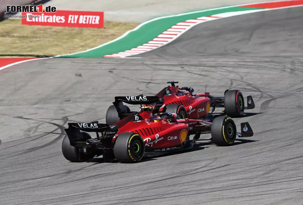 Foto zur News: Charles Leclerc (Ferrari) und Carlos Sainz (Ferrari)