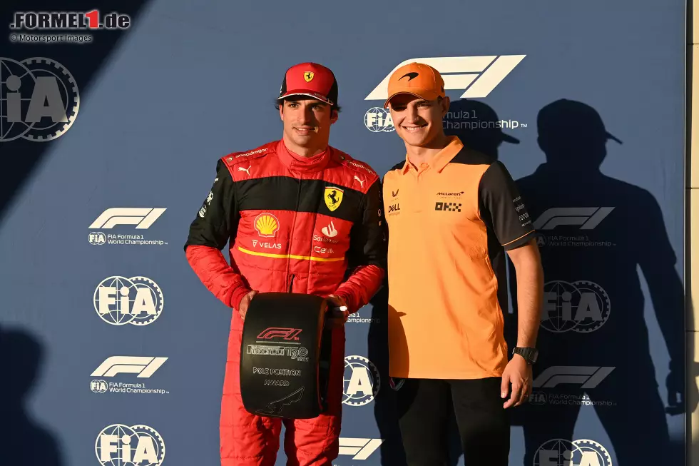 Foto zur News: Carlos Sainz (Ferrari) und Alex Palou (McLaren)