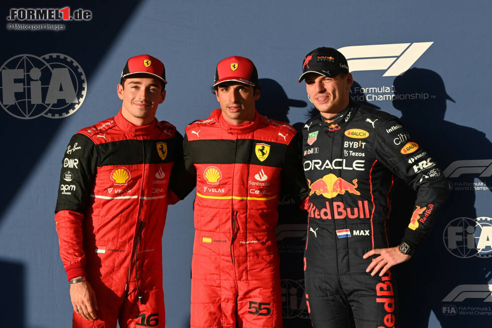 Foto zur News: Charles Leclerc (Ferrari), Carlos Sainz (Ferrari) und Max Verstappen (Red Bull)
