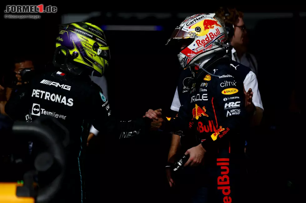 Foto zur News: Lewis Hamilton (Mercedes) und Max Verstappen (Red Bull)