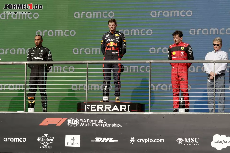 Foto zur News: Lewis Hamilton (Mercedes), Max Verstappen (Red Bull) und Charles Leclerc (Ferrari)