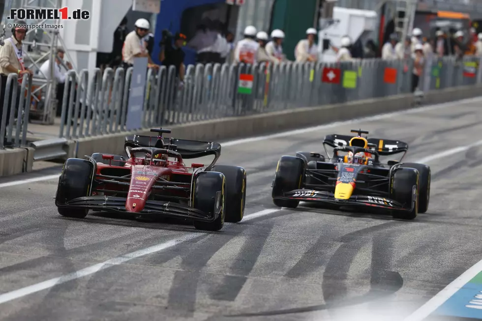 Foto zur News: Charles Leclerc (Ferrari) und Max Verstappen (Red Bull)