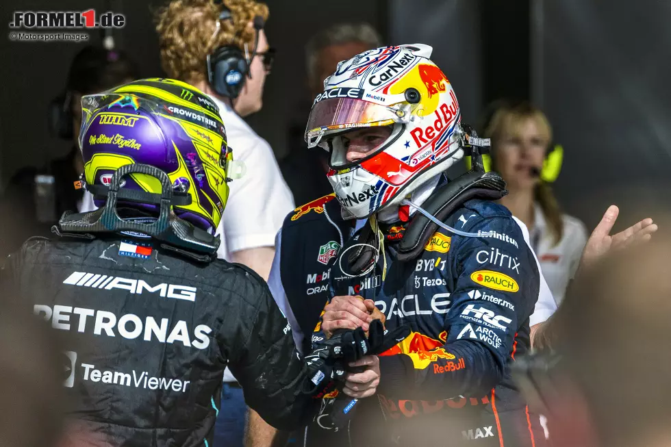 Foto zur News: Lewis Hamilton (Mercedes) und Max Verstappen (Red Bull)