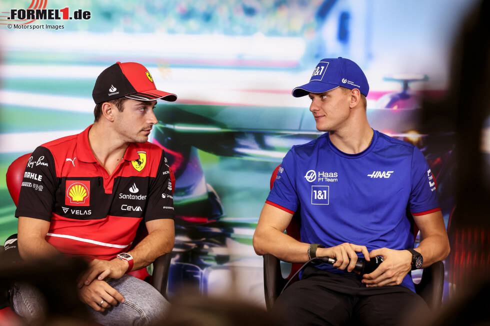Foto zur News: Charles Leclerc (Ferrari) und Mick Schumacher (Haas)