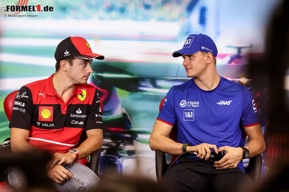 Foto zur News: Charles Leclerc (Ferrari) und Mick Schumacher (Haas)