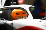 Foto zur News: Halloween-Kürbis im Haas VF-22