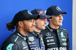 Foto zur News: Lewis Hamilton (Mercedes), Max Verstappen (Red Bull) und George Russell (Mercedes)