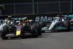 Foto zur News: Max Verstappen (Red Bull), George Russell (Mercedes) und Lewis Hamilton (Mercedes)