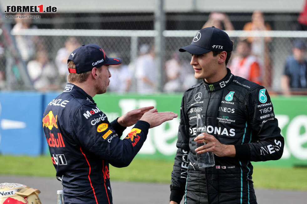Foto zur News: George Russell (Mercedes) und Max Verstappen (Red Bull)
