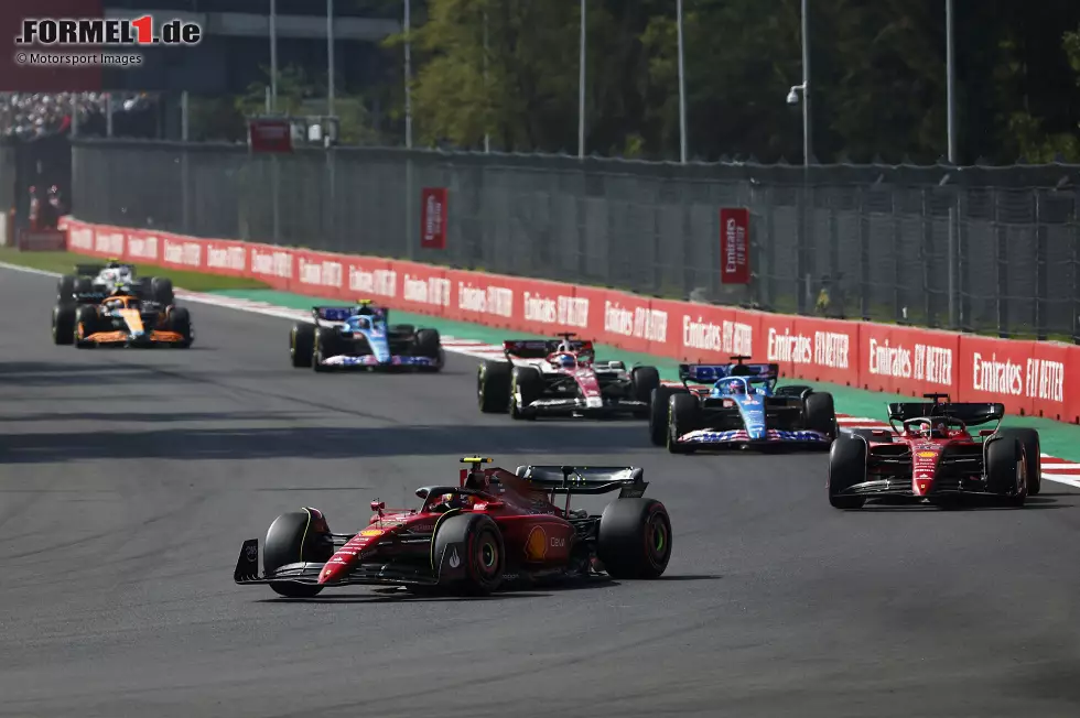 Foto zur News: Carlos Sainz (Ferrari), Charles Leclerc (Ferrari) und Fernando Alonso (Alpine)