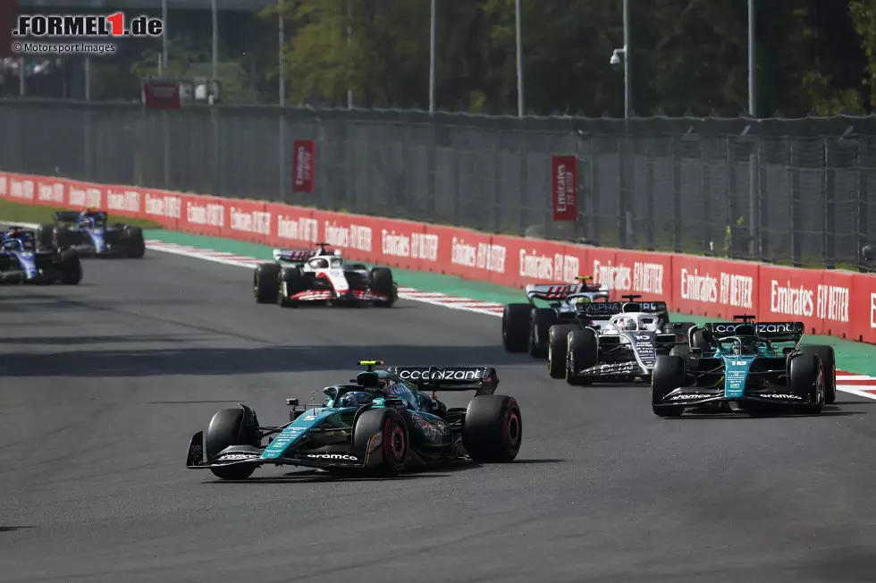 Foto zur News: Sebastian Vettel (Aston Martin), Lance Stroll (Aston Martin) und Pierre Gasly (AlphaTauri)