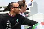 Foto zur News: George Russell (Mercedes) und Lewis Hamilton (Mercedes)