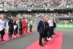 Foto zur News: Stefano Domenicali, Valtteri Bottas (Alfa Romeo), George Russell (Mercedes), Max Verstappen (Red Bull), Lewis Hamilton (Mercedes), Carlos Sainz (Ferrari), Charles Leclerc (Ferrari) und Fernando Alonso (Alpine)