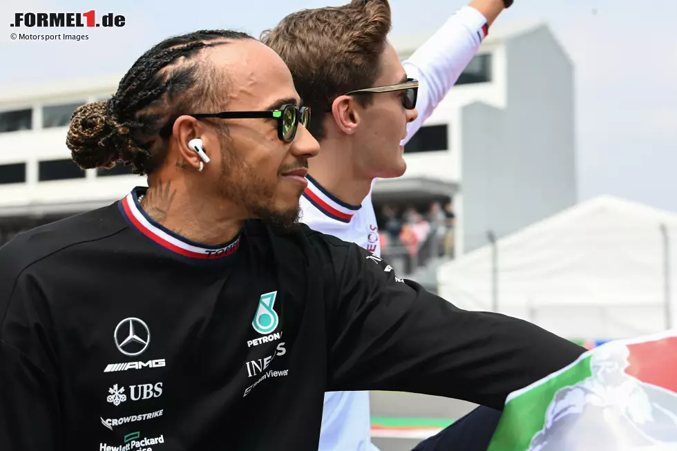 Foto zur News: George Russell (Mercedes) und Lewis Hamilton (Mercedes)