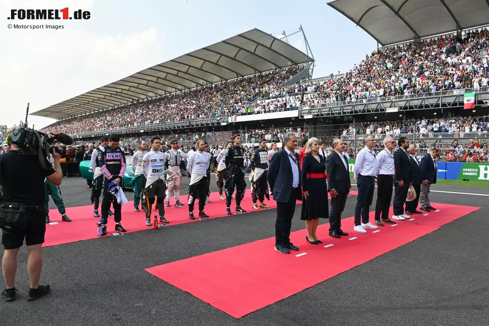 Foto zur News: Stefano Domenicali, Esteban Ocon (Alpine), Lando Norris (McLaren), Valtteri Bottas (Alfa Romeo), George Russell (Mercedes) und Max Verstappen (Red Bull)