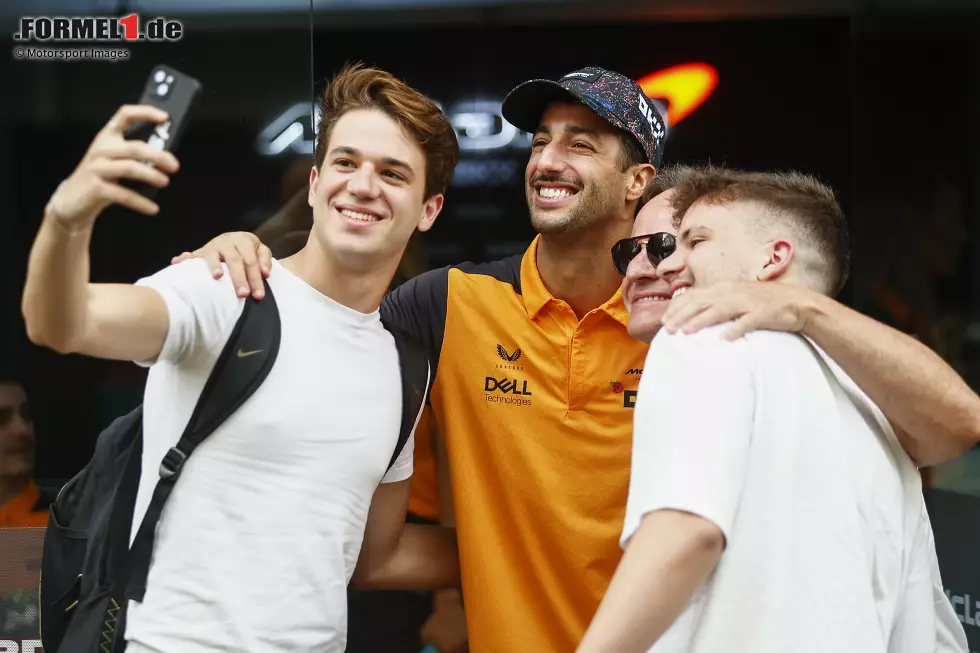 Foto zur News: Daniel Ricciardo (McLaren) und Rubens Barrichello