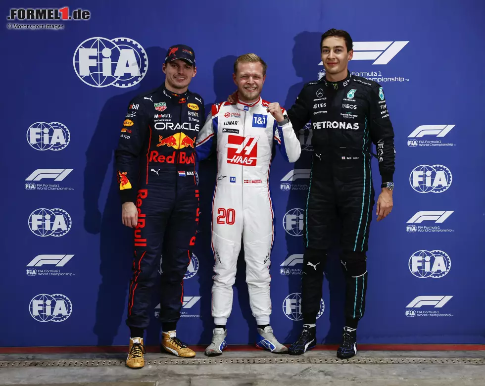 Foto zur News: Max Verstappen (Red Bull), Kevin Magnussen (Haas) und George Russell (Mercedes)