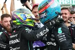 Foto zur News: Lewis Hamilton (Mercedes) und George Russell (Mercedes)