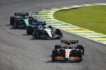 Foto zur News: Lando Norris (McLaren), Lewis Hamilton (Mercedes) und Sebastian Vettel (Aston Martin)