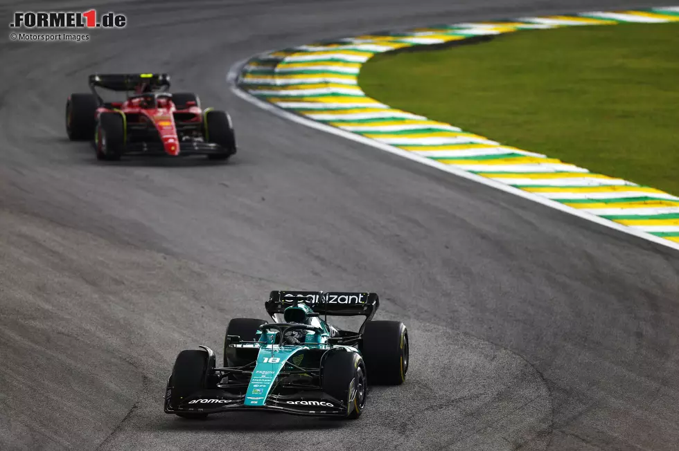 Foto zur News: Lance Stroll (Aston Martin) und Carlos Sainz (Ferrari)