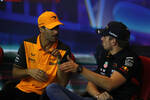 Foto zur News: Daniel Ricciardo (McLaren) und Max Verstappen (Red Bull)