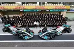 Foto zur News: Lewis Hamilton (Mercedes), George Russell (Mercedes), Toto Wolff und Nyck de Vries