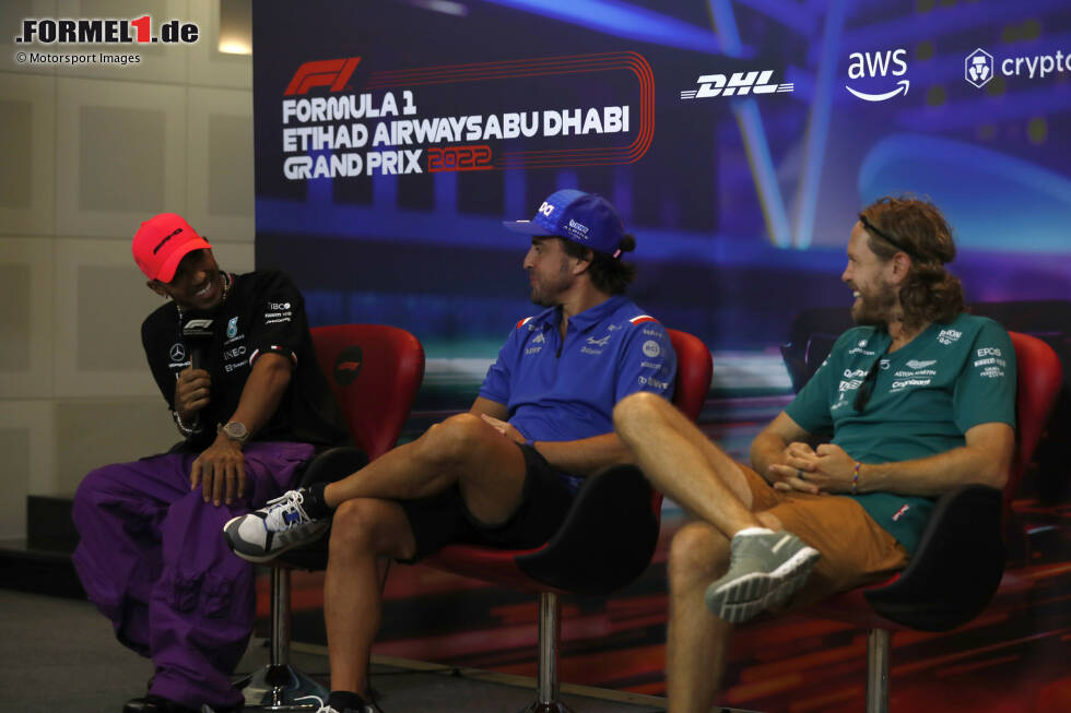 Foto zur News: Lewis Hamilton (Mercedes), Fernando Alonso (Alpine) und Sebastian Vettel (Aston Martin)