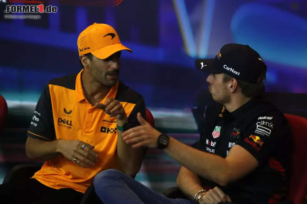 Foto zur News: Daniel Ricciardo (McLaren) und Max Verstappen (Red Bull)