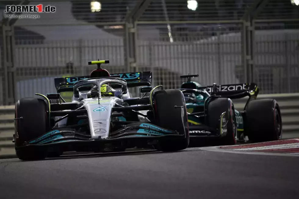 Foto zur News: Lewis Hamilton (Mercedes) und Lance Stroll (Aston Martin)