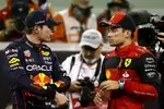 Foto zur News: Max Verstappen (Red Bull) und Charles Leclerc (Ferrari)