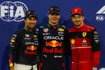 Foto zur News: Sergio Perez (Red Bull), Max Verstappen (Red Bull) und Charles Leclerc (Ferrari)